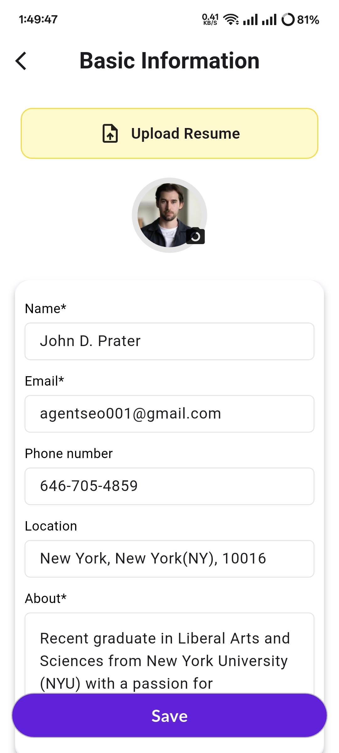 Curriculo AI Resume Builder on phone